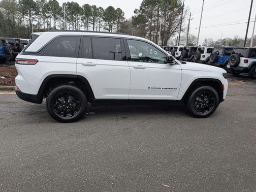 2026 Jeep Grand Cherokee Altitude 4x4