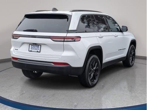 2026 Jeep Grand Cherokee Laredo