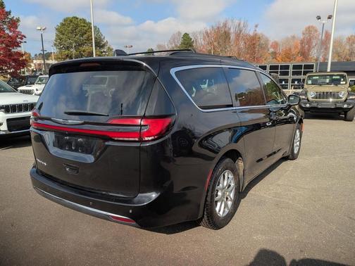 2022 Chrysler Pacifica Touring-L