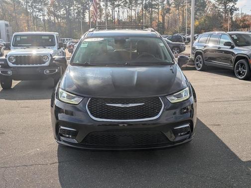 2022 Chrysler Pacifica Touring-L