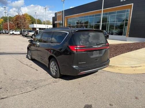 2022 Chrysler Pacifica Touring-L