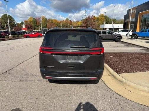 2022 Chrysler Pacifica Touring-L