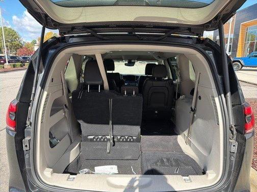 2022 Chrysler Pacifica Touring-L