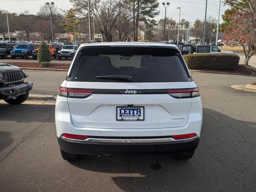 2025 Jeep Grand Cherokee Laredo