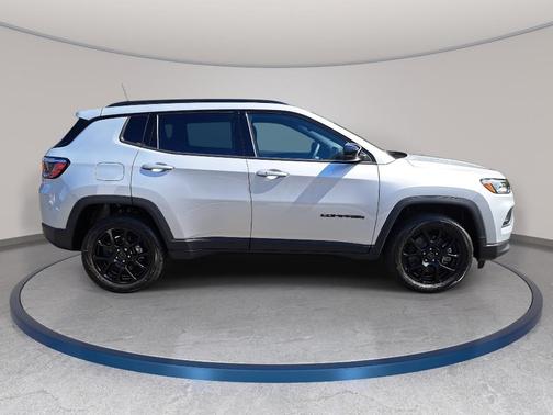 Silver Zynith 2026 Jeep Compass Latitude