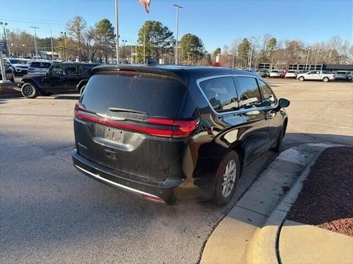 2024 Chrysler Pacifica Touring-L