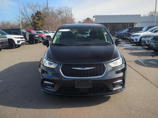 2024 Chrysler Pacifica Touring-L