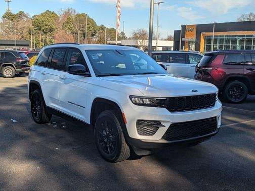 2025 Jeep Grand Cherokee Laredo