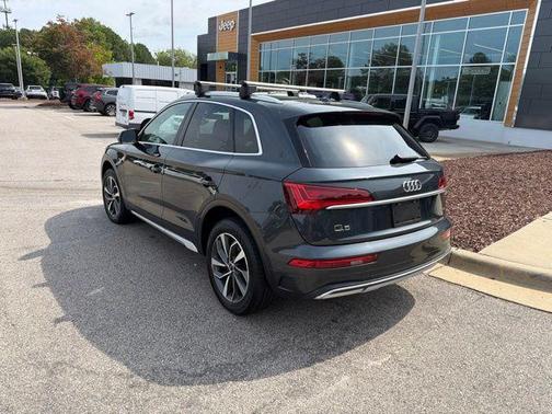 Manhattan Gray Metallic 2021 Audi Q5 40 Premium Plus