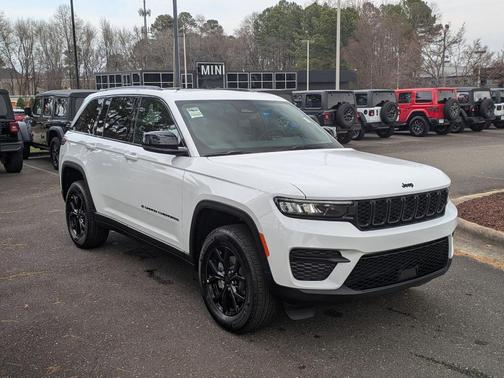 2025 Jeep Grand Cherokee Laredo