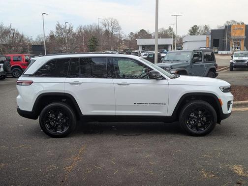 2025 Jeep Grand Cherokee Laredo