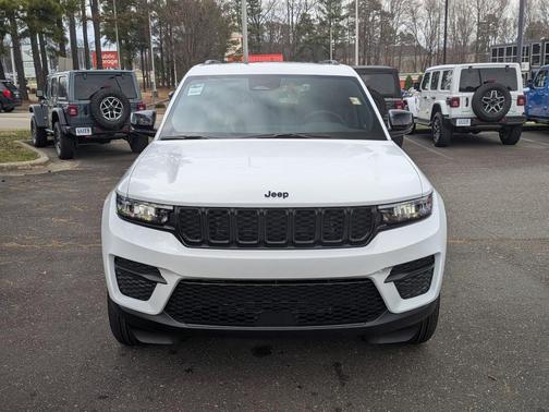 2025 Jeep Grand Cherokee Laredo