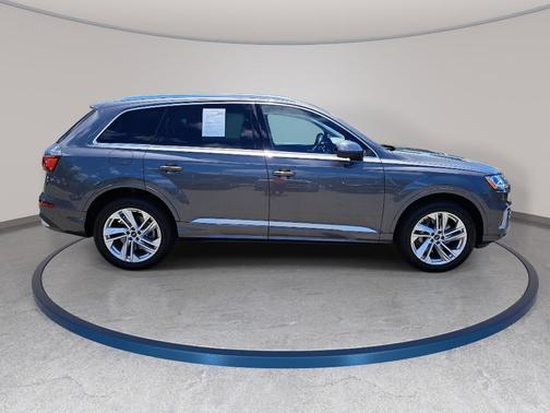 Samurai Gray Metallic 2021 Audi Q7 45 Premium Plus
