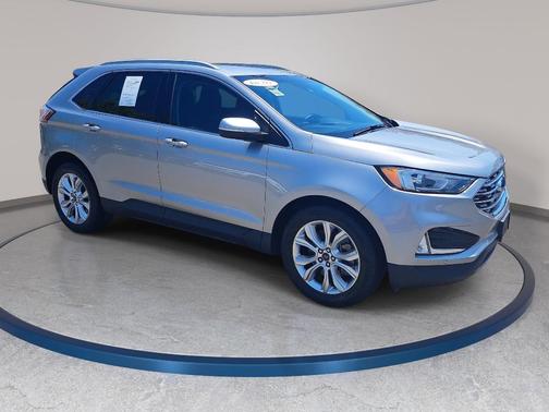 Silver Metallic 2021 Ford Edge Titanium