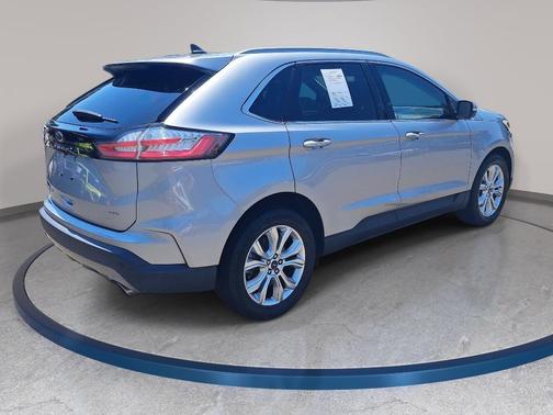 Silver Metallic 2021 Ford Edge Titanium