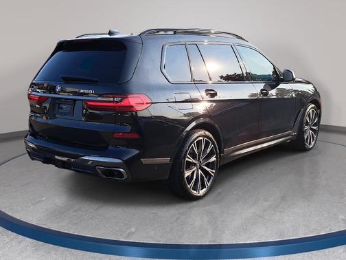 Black Sapphire Metallic 2021 BMW X7 M50i