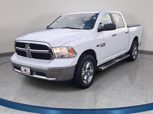Bright White Clearcoat 2018 RAM 1500 SLT