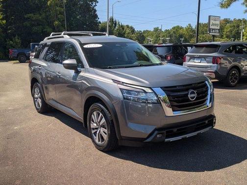 2022 Nissan Pathfinder SL