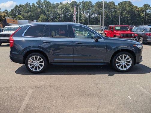 2020 Volvo XC90 T6 Momentum 7 Passenger
