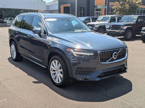 2020 Volvo XC90 T6 Momentum 7 Passenger