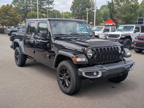 2022 Jeep Gladiator Sport