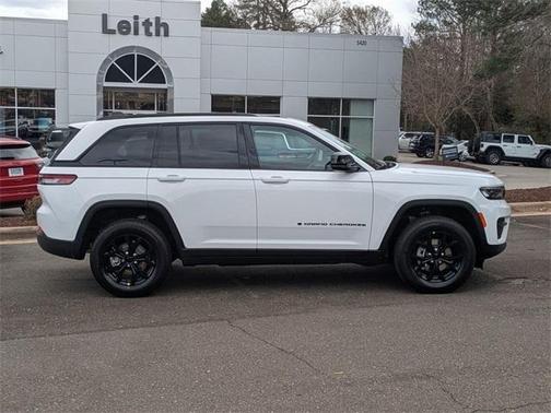 2025 Jeep Grand Cherokee Laredo