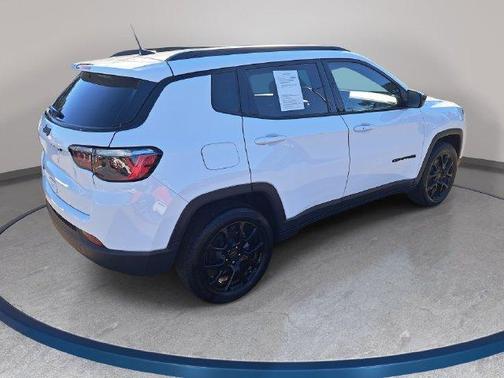 Bright White Clearcoat 2026 Jeep Compass Latitude