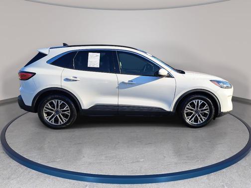 White Metallic 2022 Ford Escape SEL