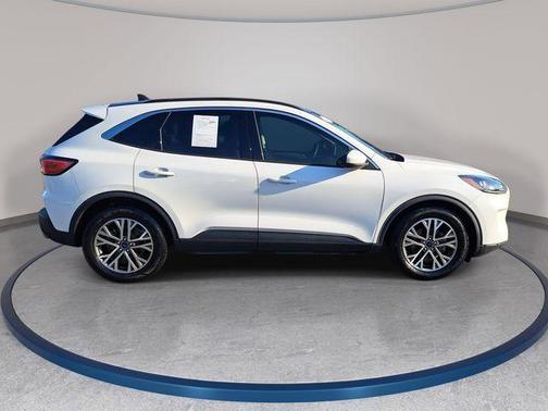 White Metallic 2022 Ford Escape SEL