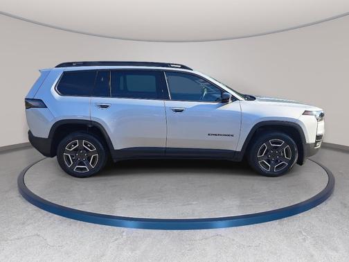 Silver Zynith 2026 Jeep Cherokee LAREDO/LIMITED