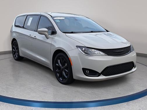 2020 Chrysler Pacifica Touring