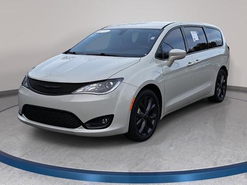 2020 Chrysler Pacifica Touring