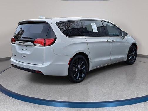 2020 Chrysler Pacifica Touring