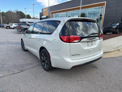 2020 Chrysler Pacifica Touring