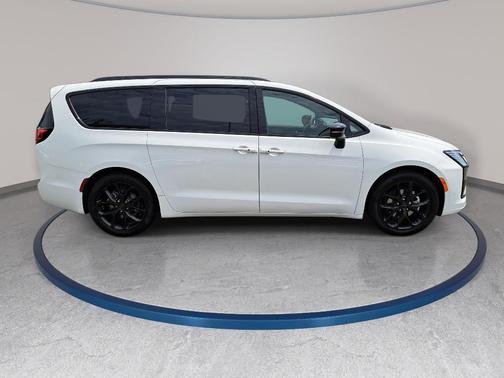 Bright White 2027 Chrysler Pacifica LIMITED