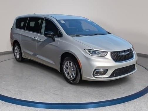 Silver Mist 2026 Chrysler Pacifica Select