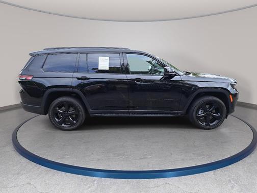 Diamond Black 2023 Jeep Grand Cherokee L Laredo