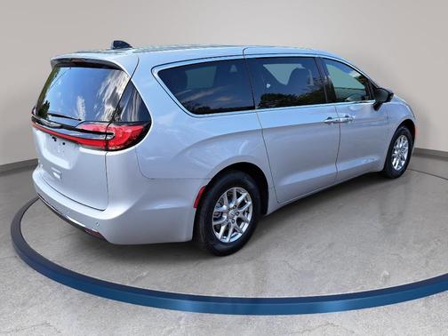 Silver Mist 2026 Chrysler Pacifica Select