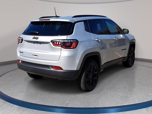 Silver Zynith 2026 Jeep Compass Latitude