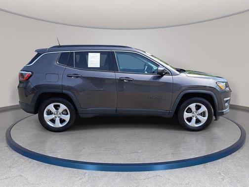 Granite Crystal Clearcoat Metallic 2018 Jeep Compass Latitude