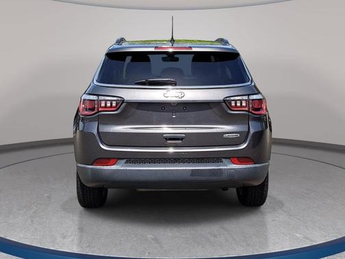 Granite Crystal Clearcoat Metallic 2018 Jeep Compass Latitude