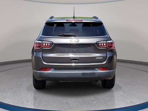 Granite Crystal Clearcoat Metallic 2018 Jeep Compass Latitude