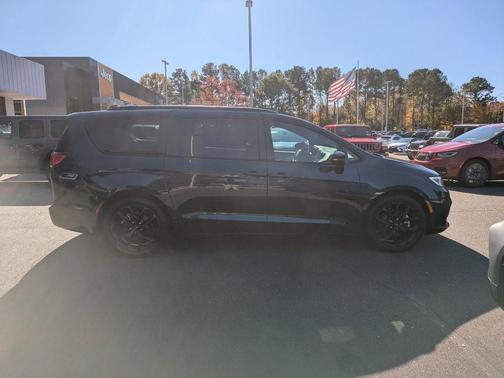 2025 Chrysler Pacifica Limited