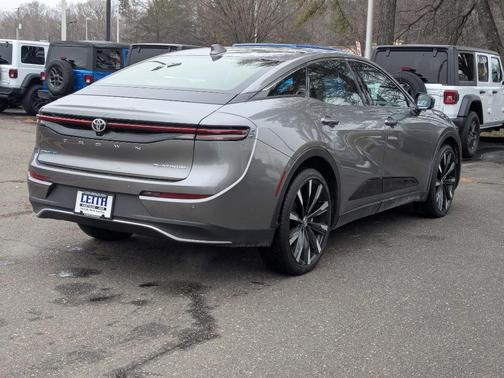 2023 Toyota Crown Platinum