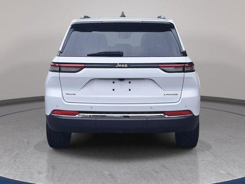 Bright White Clearcoat 2023 Jeep Grand Cherokee Laredo
