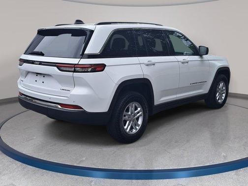 Bright White Clearcoat 2023 Jeep Grand Cherokee Laredo