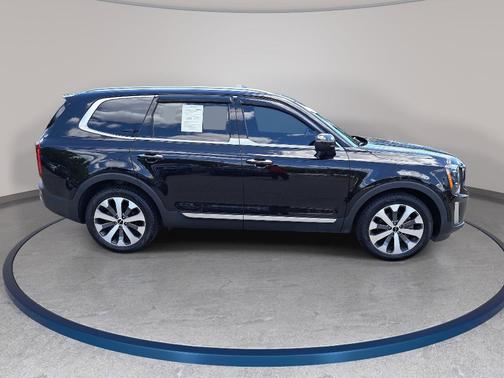 Black 2022 Kia Telluride S