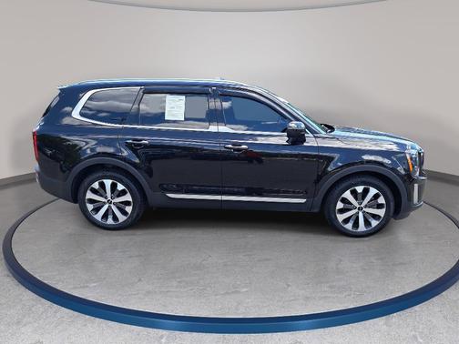 Black 2022 Kia Telluride S