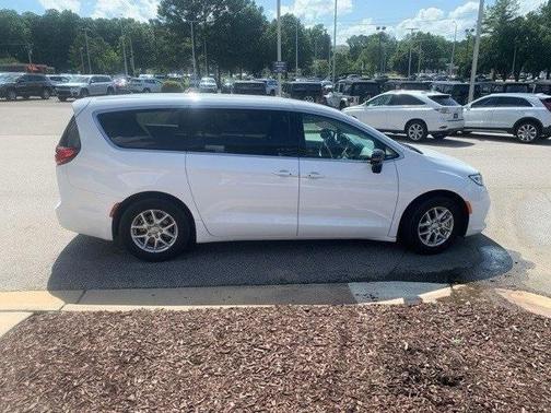 2024 Chrysler Pacifica Touring-L