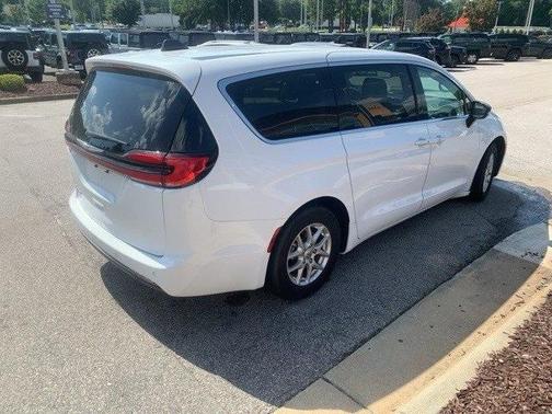 2024 Chrysler Pacifica Touring-L